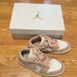 Air Jordan 1 Low Top Sneakers in white/light bone